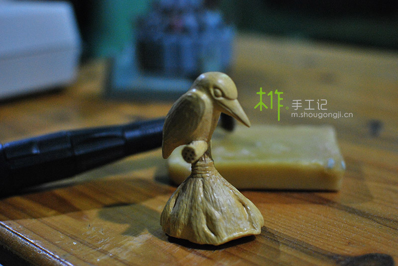 【木雕教程】黄杨雕刻的枯蓬寒雀